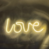 Złoty Neon LED LOVE – Stylowa dekoracja na wyjątkowe chwile