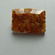 Broszka z naturalnych kryształków bursztynu 3x4 cm