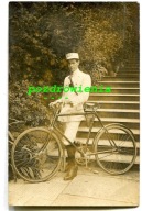 Żołnierz i stary rower