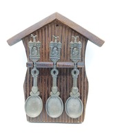 Starodawne łyżki z Cyny sygnowane na wieszaku z drewna - kolekcjonerskie