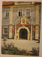 ŻARY. Renesansowy portal ratusza z 1 poł. XVII w., mozaika z 1925 r.