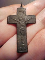 Stary miedziany krzyżyk krzyż XIX wiek Dobrze zachowany z uszkiem Patyna