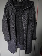 reserved kardigan sweterek biały czarny kapturek długi rękaw do połowy uda