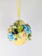 Jajko wielkanocne dekoracyjne z mechatego sznurka i kwiatów, rękodzieło
