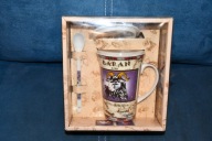 PORCELANOWY KUBEK ,, ZODIAK '' Z POKRYWĄ I ŁYŻECZKĄ