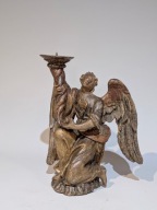 Anioł ze świecznikiem z XVII wieku. 38cm.