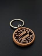 Drewniany brelok Bayern Monachium – grawer z logo, prezent dla kibica