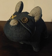 Jeansowy Buldog francuski Jack&Jones pies maskotka