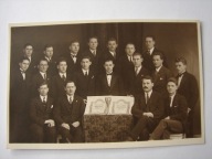 Drużyna piłkarska Ryga 1930 - dyplomy, puchar i zawodnicy