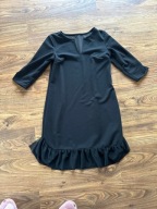 Czarna sukienka z falbanką 38