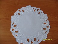 Okrągła serweta -ręczny haft richelieu