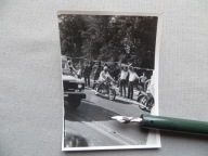 MILICJANT NA MOTOCYKLU MO MILICJA OBYWATELSKA PAPAMOBILE STARA FOTOGRAFIA