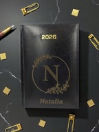 KALENDARZ DZIENNY A5 TERMINARZ 2026 KSIĄŻKOWY Z GRAWEREM LOGO prezent