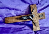 Zabytkowy dębowy Krzyżyk Chrystus z brązu antyk