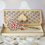 Upominek DREWNIANA RÓŻA w ozdobnym pudełku DLA MAMY Babci