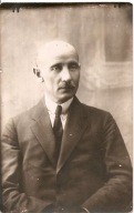 MĘŻCZYZNA -PORTRET -fotografia -format pocztówkowy
