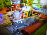 Żuraw z Boksami na Węgiel i Oświetleniem w H0