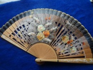 Japonia Wachlarz damski „Kwiaty chryzantemy” z lat 1930-50. Nowy