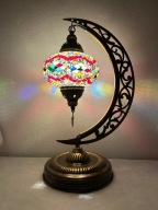 Półksiężycowata turecka lampa stołowa wykonana techniką mozaikową.