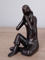 KOLEKCJONERSKA FIGURKA CERAMICZNA ,, Zadumana Kobieta ''