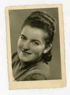 TARNÓW - PORTRET KOBIETY W ATELIE