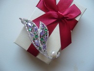 ELEGANCKA BROSZKA ZAWIESZKA LIŚĆ LIŚCIE CYRKONIE PERŁA + PUDEŁKO PREZENTOWE