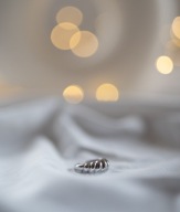 Regulowany srebrny pierścionek rogalik – Uniwersalny styl w dwóch kolorach