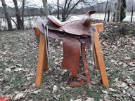 SIODŁO WESTERNOWE SKÓRZANE BOGATO ZDOBIONE ,ze stojakiem