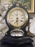 Stary budzik w drewnianej obudowie Junghans "Brilant" z około 1910r