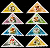 Polska 1959 | Grzyby Polskie Kompletna Seria (8 zn.) | Trójkątne MNH ** LUX