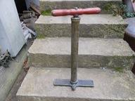 ZABYTKOWA DUŻA MOSĘŻNA POMPKA SAMOCHODOWA 4 KG