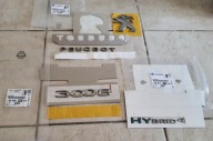 Peugeot 3008 P84 HYBRID 4 98345091sn Emblemat monogram napis NOWY ORYG