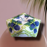 Rękodzieło, Poduszka ręcznie haftowana na szpilki/igły ,igielnik. Jeżyny