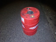 Beczka metalowa 60 litrów stalowa po oleju używana TH korki 2" i 3/4"