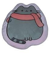 PODUSZKA KOT PUSHEEN Z POMARAŃCZOWY SZALIKIEM RÓŻOWA