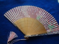 Japonia Wachlarz damski „Motyle i kwiaty irysa” z lat 1930-50. Nowy