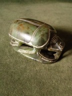 Stary kamienny skarabeusz - piękny