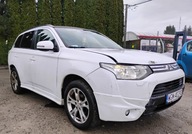 Mitsubishi Outlander 2013r, 2.3 DIESEL 4x4. Uszkodzony tyl i lekko przod.
