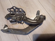 Zawias maski silnika prawy Mercedes W 205