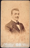 Foto Portret mężczyzny w atelier w Warszawie