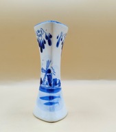 śliczny biało niebieski/ kobaltowy wazonik WIATRAK