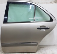 MERCEDES E-KLASA W210 SEDAN DRZWI LEWE TYŁ TYLNE KOD LAK: 702