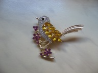 BROSZKA PTAK PTASZEK NA GAŁĘZI KRYSZTAŁKI