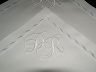 Serwetki obiadowe z haftem i monogramem