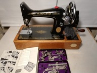 Stara maszyna do szycia SINGER z dokumentami