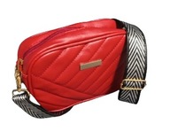 Modna pikowana torebka na ramię z dopinanym paskiem