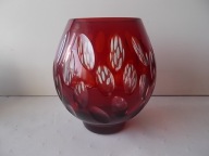 Rubinowy, kryształowy wazon.