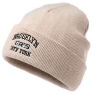 Zimowa czapka klasyczna z mankietem i haftem z przodu