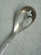 # Piękna srebrna łyżeczka do oliwek #