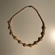 Korale na szyję zapinane